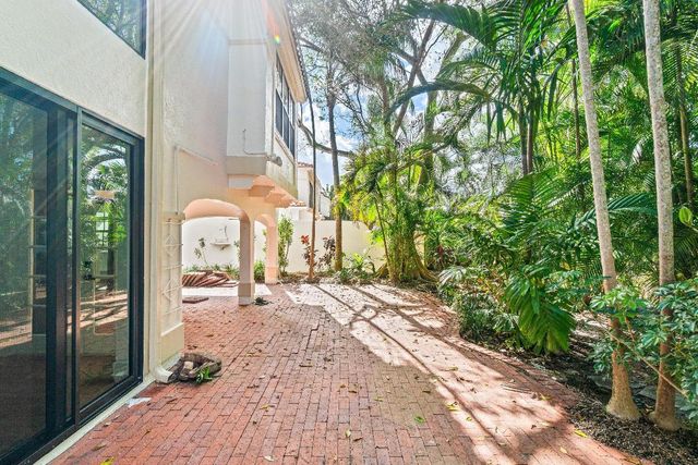 22548 Caravelle Circle 22548, Boca Raton, FL 33433