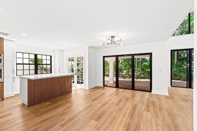 22548 Caravelle Circle 22548, Boca Raton, FL 33433