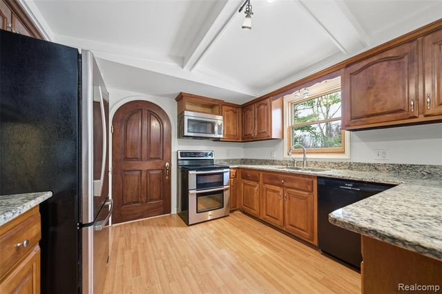 6807 Johnathon Drive, Troy, MI 48098