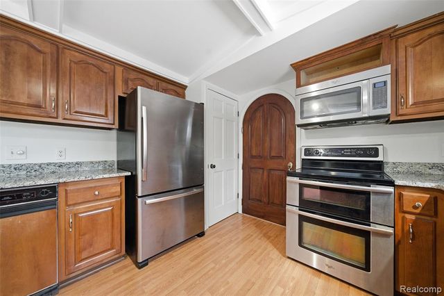 6807 Johnathon Drive, Troy, MI 48098