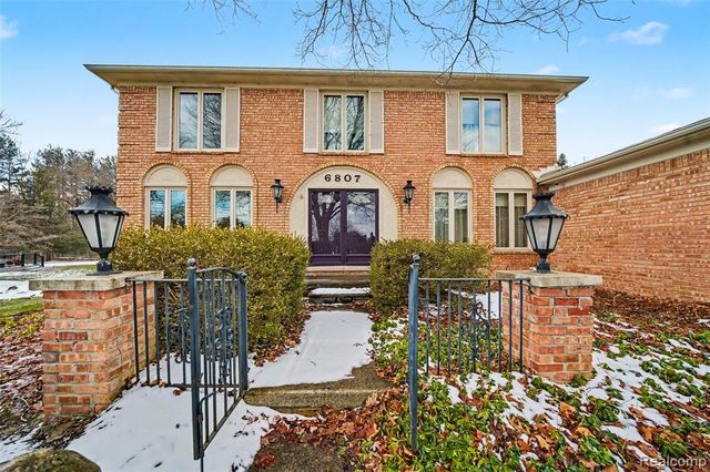 6807 Johnathon Drive, Troy, MI 48098