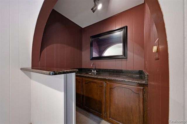 6807 Johnathon Drive, Troy, MI 48098