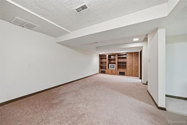 6807 Johnathon Drive, Troy, MI 48098