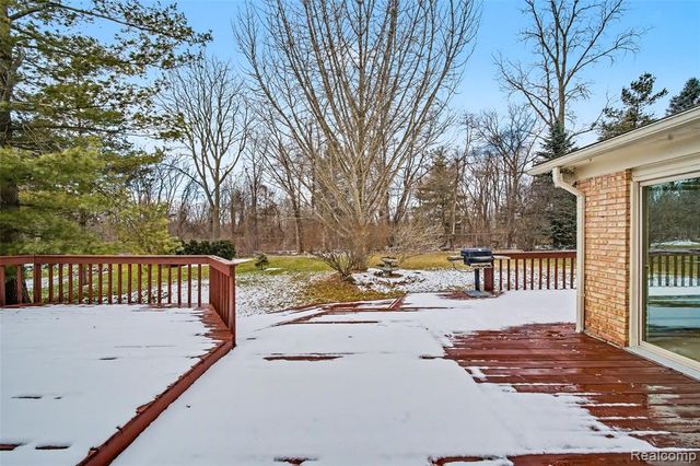 6807 Johnathon Drive, Troy, MI 48098