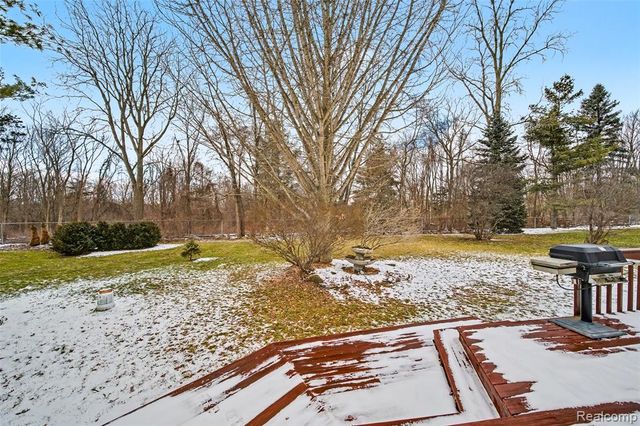 6807 Johnathon Drive, Troy, MI 48098