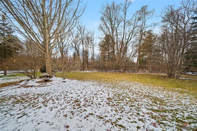 6807 Johnathon Drive, Troy, MI 48098