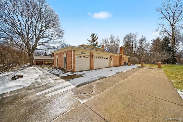 6807 Johnathon Drive, Troy, MI 48098