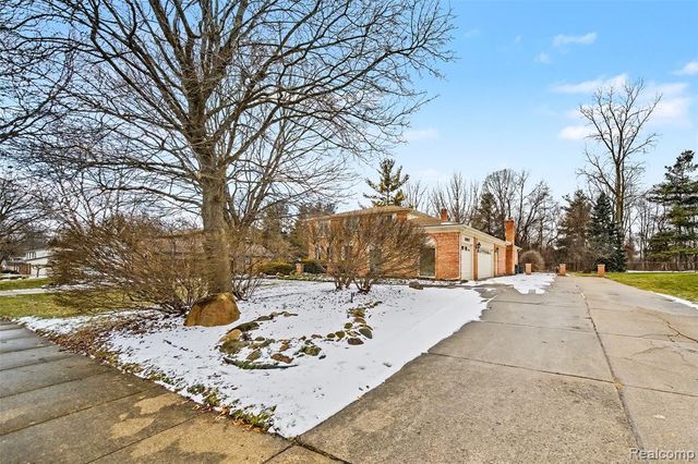 6807 Johnathon Drive, Troy, MI 48098