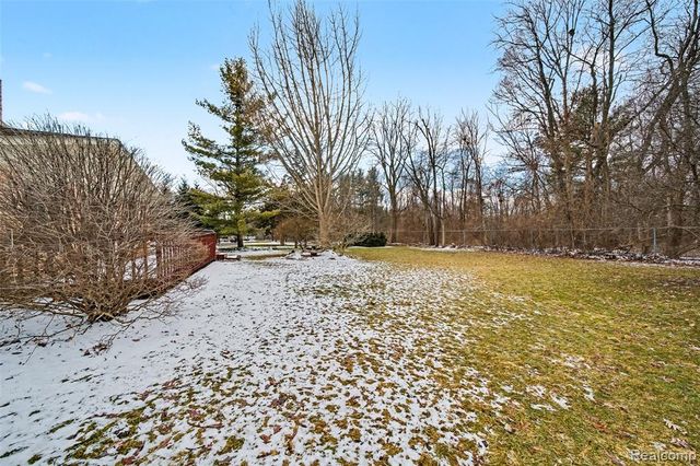 6807 Johnathon Drive, Troy, MI 48098