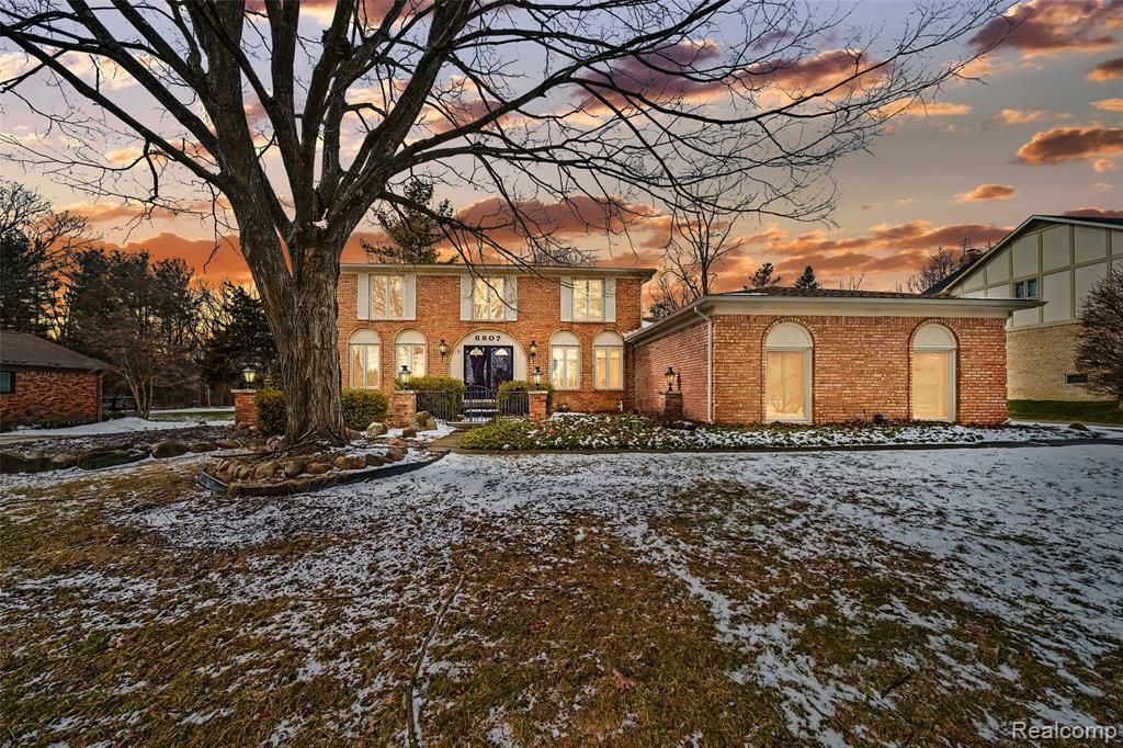 6807 Johnathon Drive, Troy, MI 48098