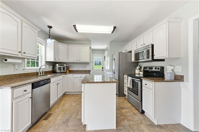 2586 Butterfly Trail, Randleman, NC 27317