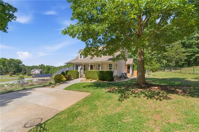 2586 Butterfly Trail, Randleman, NC 27317