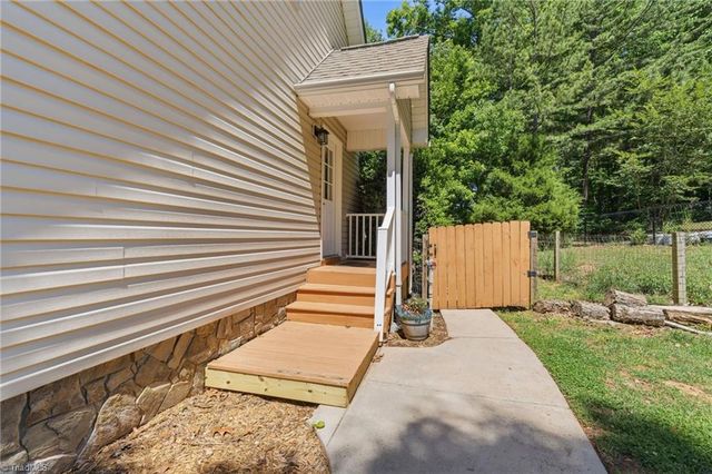 2586 Butterfly Trail, Randleman, NC 27317