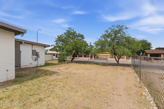 1105 E Garden Loop, Tucson, AZ 85706