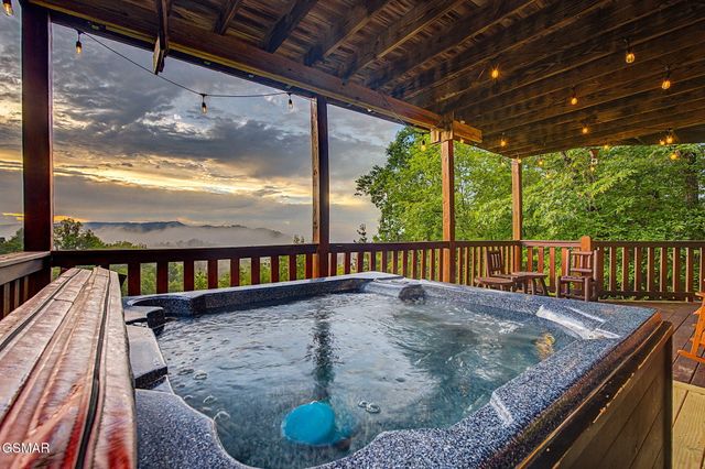 2420 Misty Shadows Drive, Sevierville, TN 37862