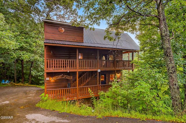 2420 Misty Shadows Drive, Sevierville, TN 37862