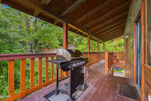 2420 Misty Shadows Drive, Sevierville, TN 37862