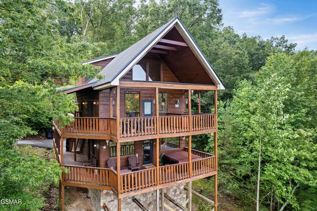 2420 Misty Shadows Drive, Sevierville, TN 37862