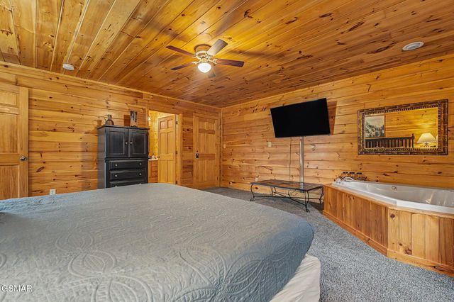 2420 Misty Shadows Drive, Sevierville, TN 37862