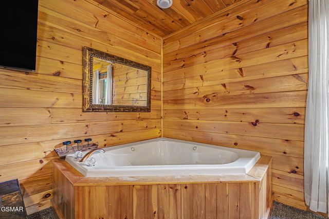 2420 Misty Shadows Drive, Sevierville, TN 37862