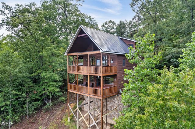 2420 Misty Shadows Drive, Sevierville, TN 37862