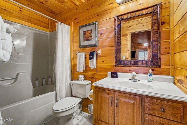 2420 Misty Shadows Drive, Sevierville, TN 37862