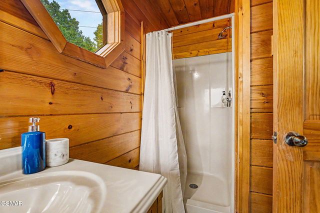 2420 Misty Shadows Drive, Sevierville, TN 37862