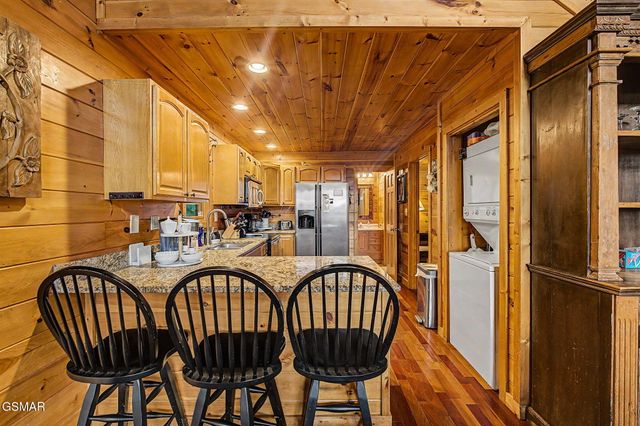 2420 Misty Shadows Drive, Sevierville, TN 37862