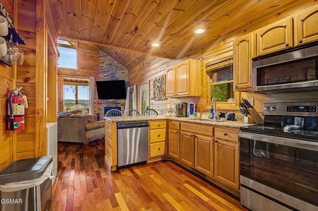 2420 Misty Shadows Drive, Sevierville, TN 37862
