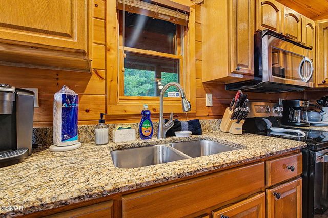 2420 Misty Shadows Drive, Sevierville, TN 37862