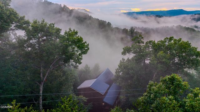 2420 Misty Shadows Drive, Sevierville, TN 37862