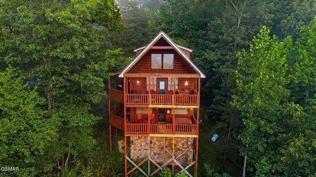 2420 Misty Shadows Drive, Sevierville, TN 37862