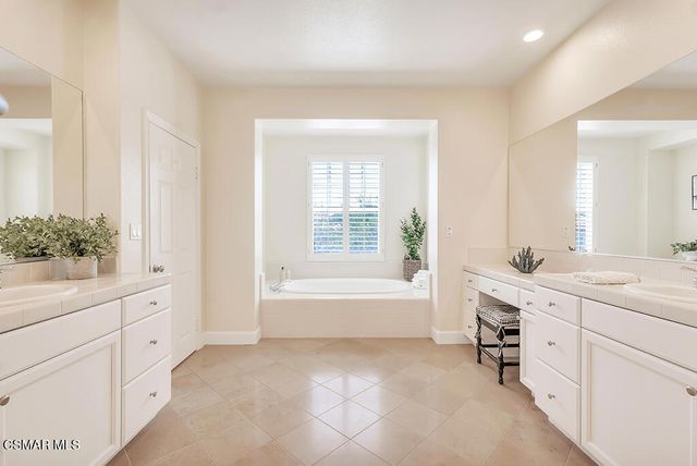 163 Calle Del Prado, Newbury Park, CA 91320