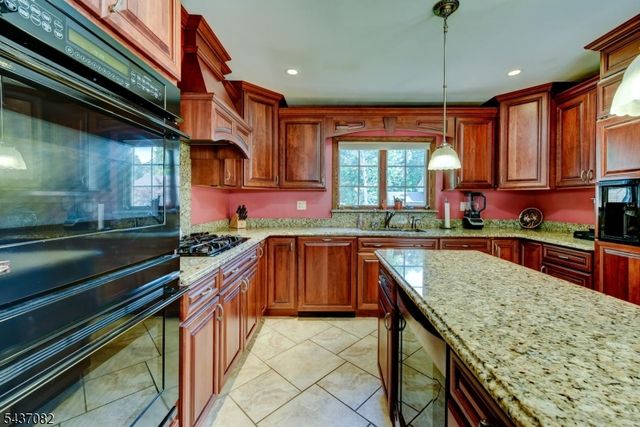 11 Yellow Brick Rd, Wayne Twp., NJ 07470