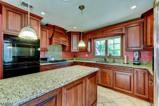 11 Yellow Brick Rd, Wayne Twp., NJ 07470