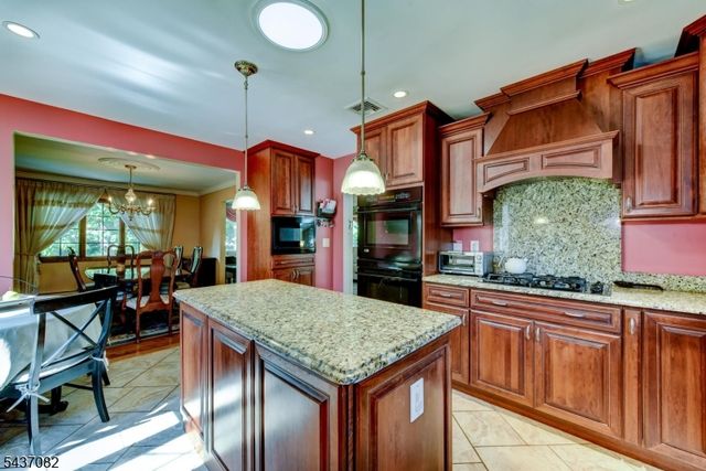 11 Yellow Brick Rd, Wayne Twp., NJ 07470