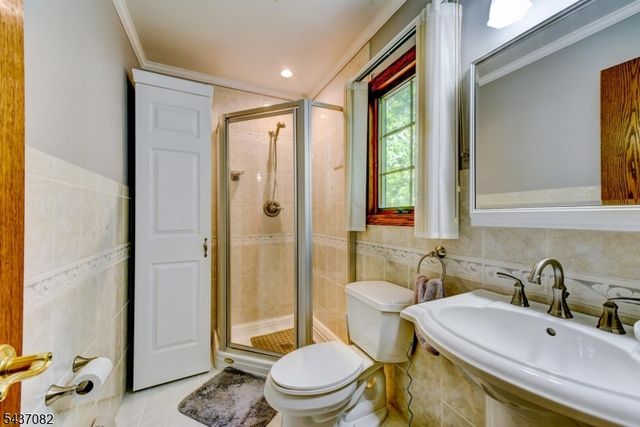 11 Yellow Brick Rd, Wayne Twp., NJ 07470