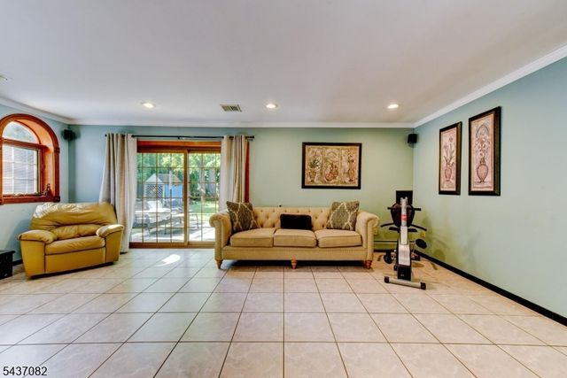 11 Yellow Brick Rd, Wayne Twp., NJ 07470