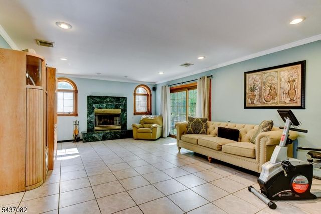 11 Yellow Brick Rd, Wayne Twp., NJ 07470