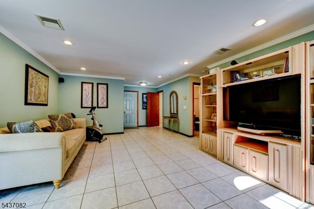 11 Yellow Brick Rd, Wayne Twp., NJ 07470