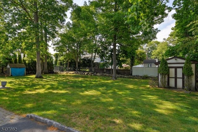 11 Yellow Brick Rd, Wayne Twp., NJ 07470