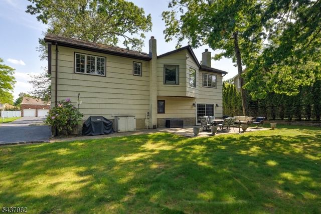 11 Yellow Brick Rd, Wayne Twp., NJ 07470