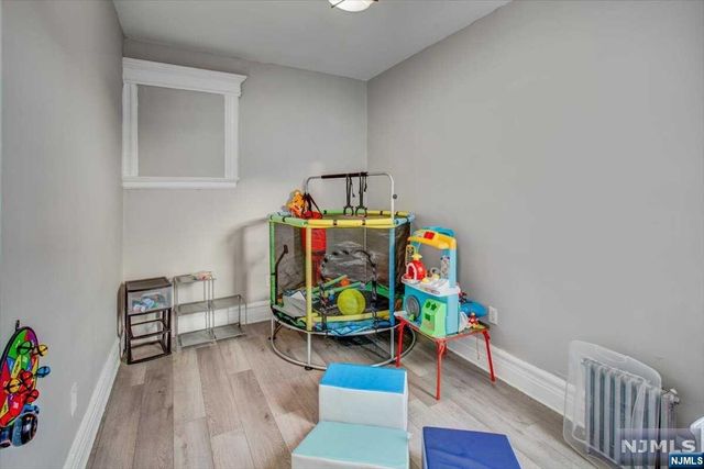 70 S 9th Street, Newark, NJ 07107