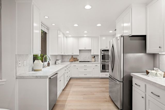 3370 Emerson Dr, Roseville, CA 95661