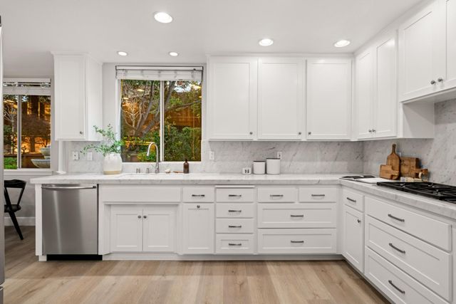 3370 Emerson Dr, Roseville, CA 95661