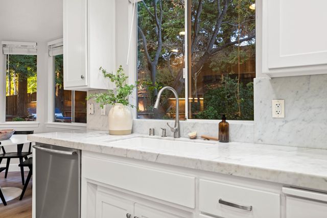 3370 Emerson Dr, Roseville, CA 95661