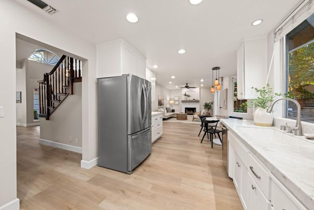 3370 Emerson Dr, Roseville, CA 95661