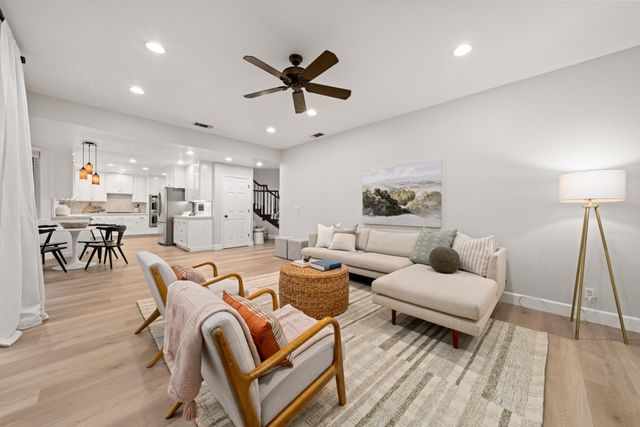 3370 Emerson Dr, Roseville, CA 95661