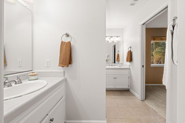 3370 Emerson Dr, Roseville, CA 95661