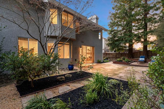 3370 Emerson Dr, Roseville, CA 95661